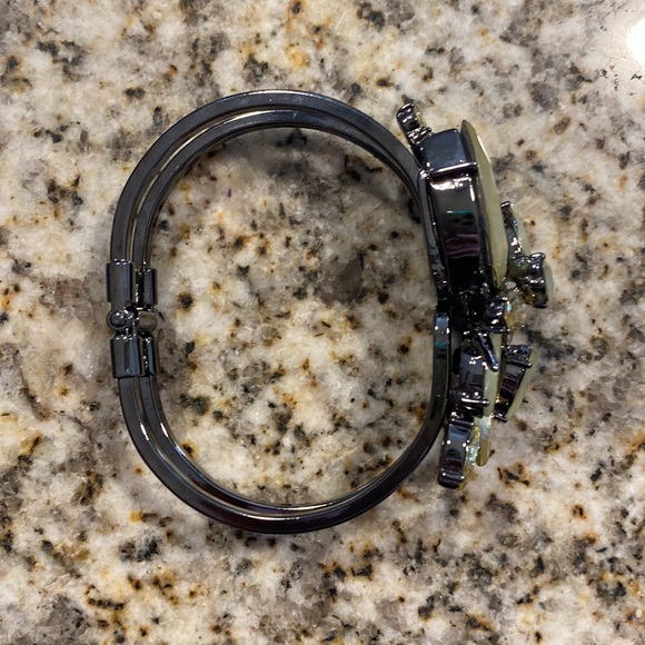 Erickson Beamon Rocks Clasp Bracelet - Picture 3 of 4